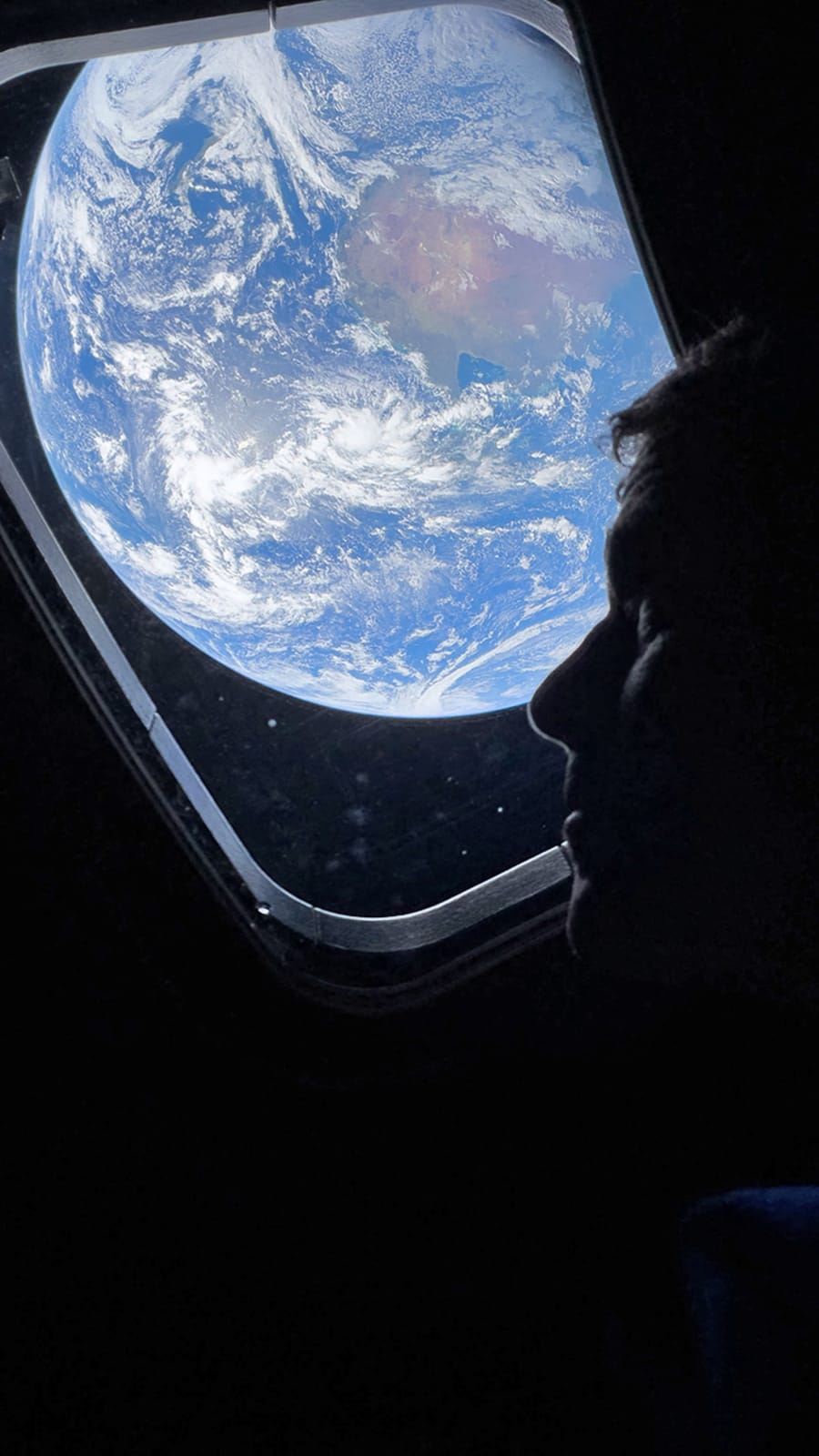 Artemis mission approaches lunar loop for first flyby since 1972