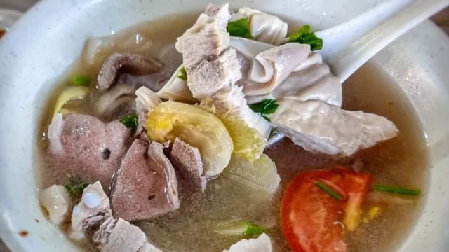 老字号最可靠！料多、汤浓的猪杂汤哪里找？