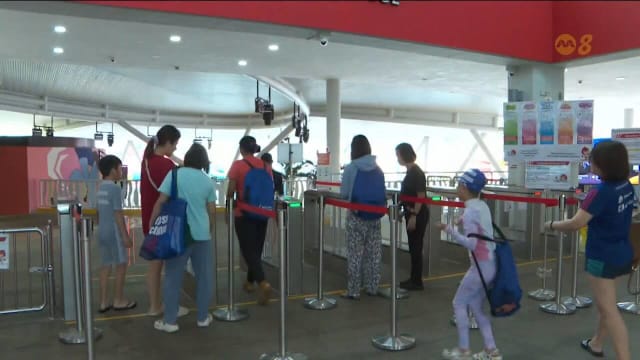 本地公共游泳池测试新闸门系统 公众可实时查看人流量