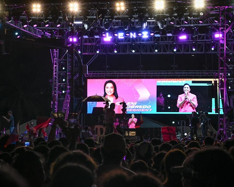 Leni Robredo promises better future for Philippines in final rally before presidential election
