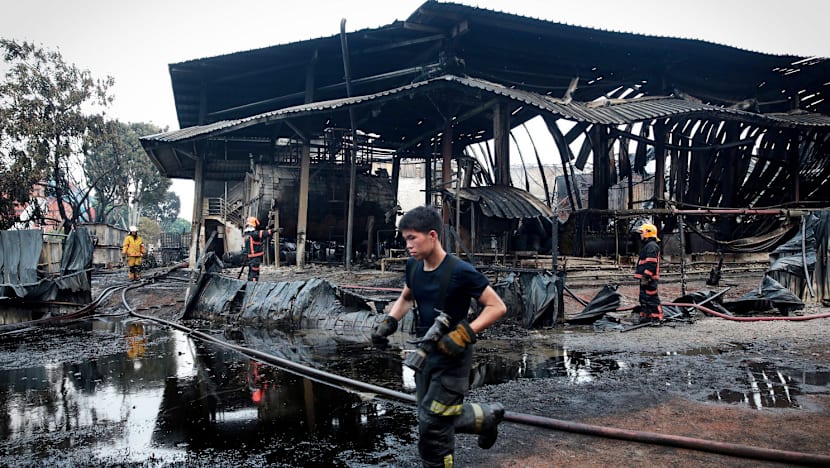 200 SCDF personnel battle huge Tuas plant blaze
