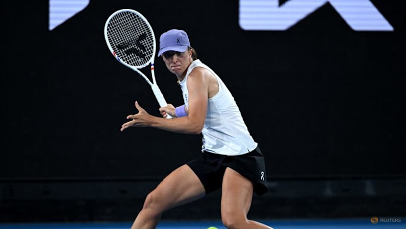 Second seed Swiatek survives blip to beat Kalinskaya at Australian Open