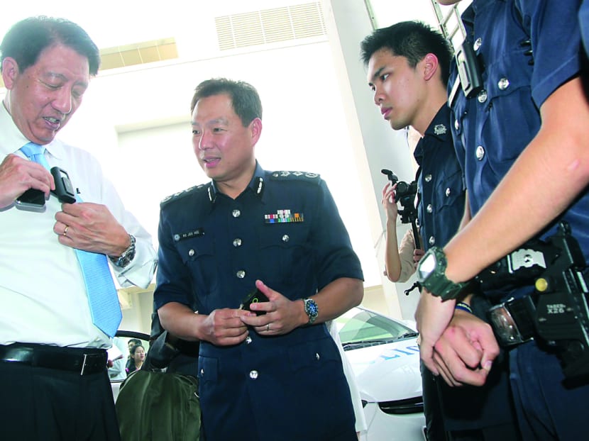 Cameras to be installed in all police cars by mid-2015