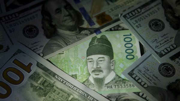 South Korea FX reserves drop to lowest in 5 years on market stabilising efforts - Channel News Asia (Picture 2)
