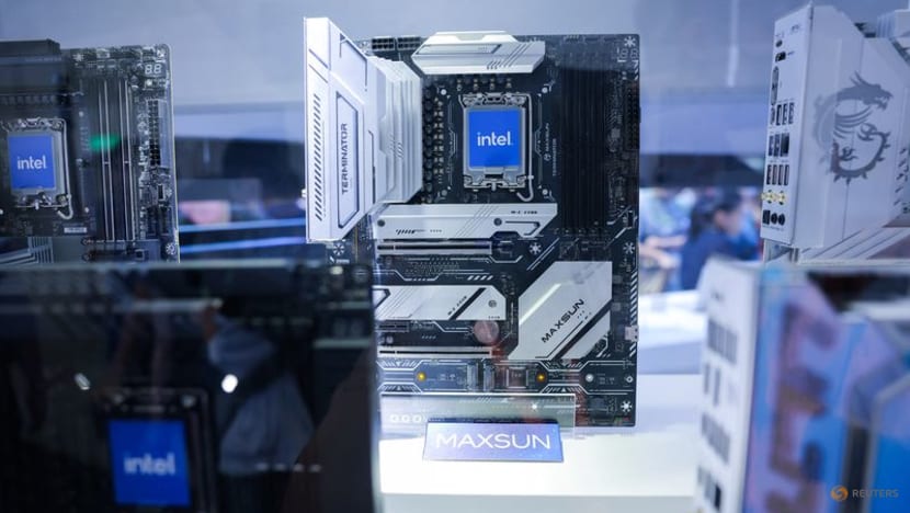Three Intel senior executives to retire amid manufacturing shake up Three Intel senior executives to retire amid manufacturing shake up