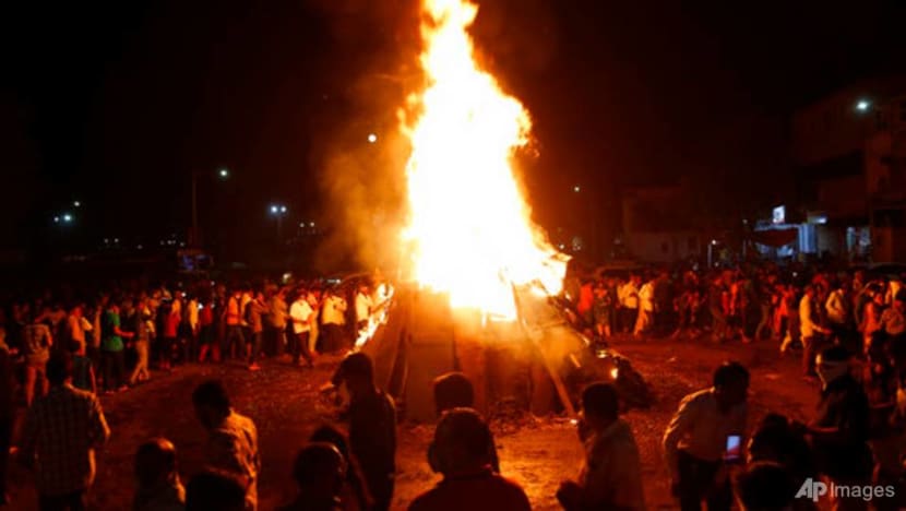 Indians gather for Holi celebrations as COVID-19 cases surge