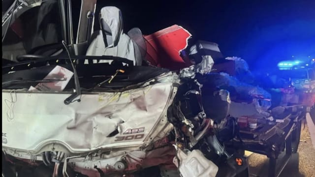 柔南北大道严重连环撞 三罗厘一摩托相撞致一死二伤