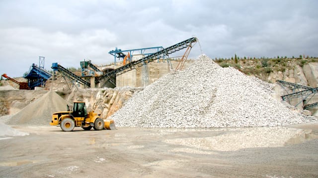 特朗普拟启动百亿美元关键矿产库存 降低对中国依赖