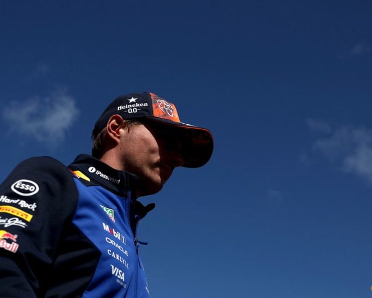 Dutch GP re-starts after Verstappen crashes on opening lap