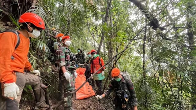 十人印尼小型飞机山区坠毁 所有遗体已寻获