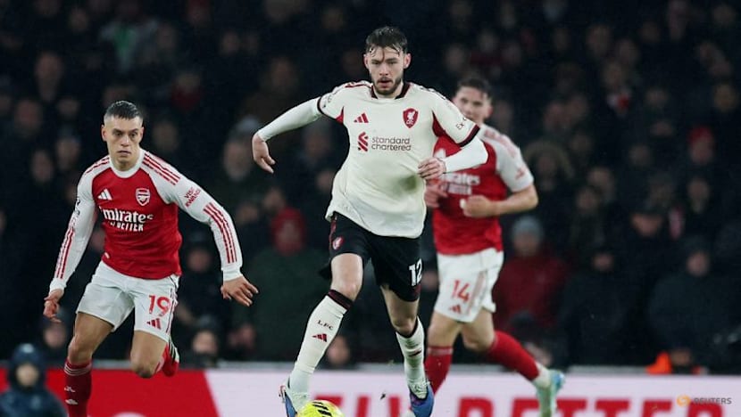 Liverpool's Bradley to undergo surgery on knee injury