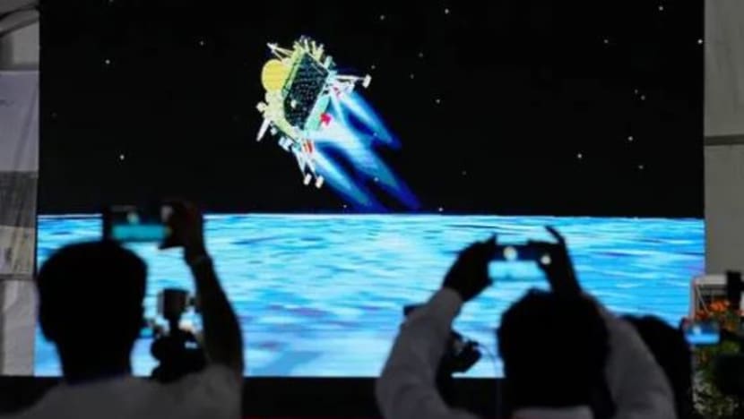Kapal angkasa India Chandrayaan-3 selamat mendarat di kutub selatan bulan