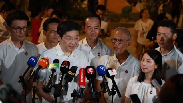 【GE2025】“本届选举关乎人民和未来” 黄总理到淡滨尼助选