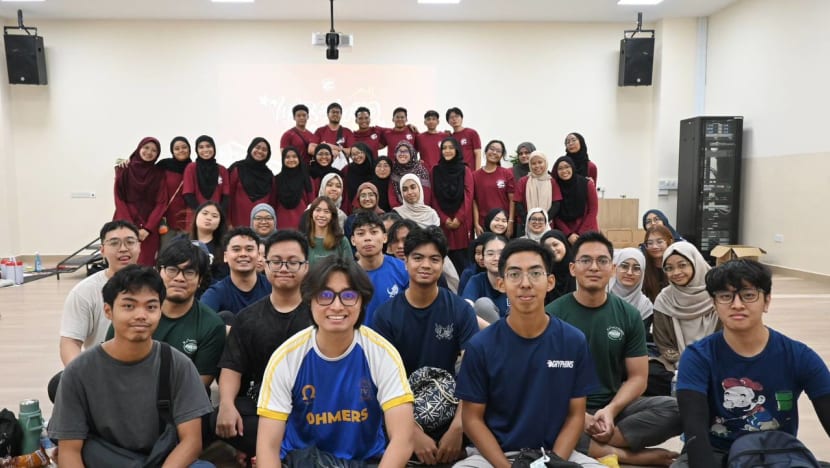 Siswa NTU suntik keceriaan kepada 9 keluarga; ubah suai rumah sewa 