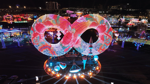 【桃园直击】2025台湾灯会璀璨夜空，机场20分钟直达！双展区亮点抢先看，巨型Pokémon、《进击的巨人》灯件来打卡