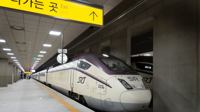 韩国高铁发生脱轨事故 七人受伤