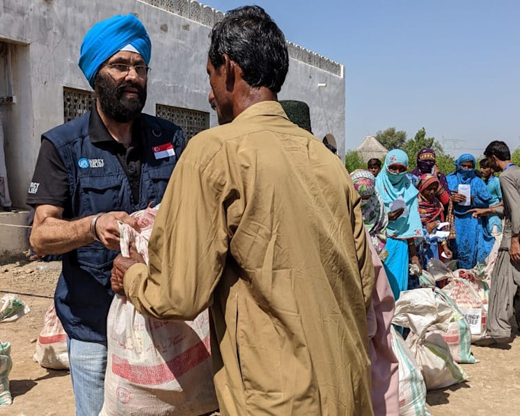 Mercy Relief provides relief items, free healthcare for mothers in flood-hit Pakistan