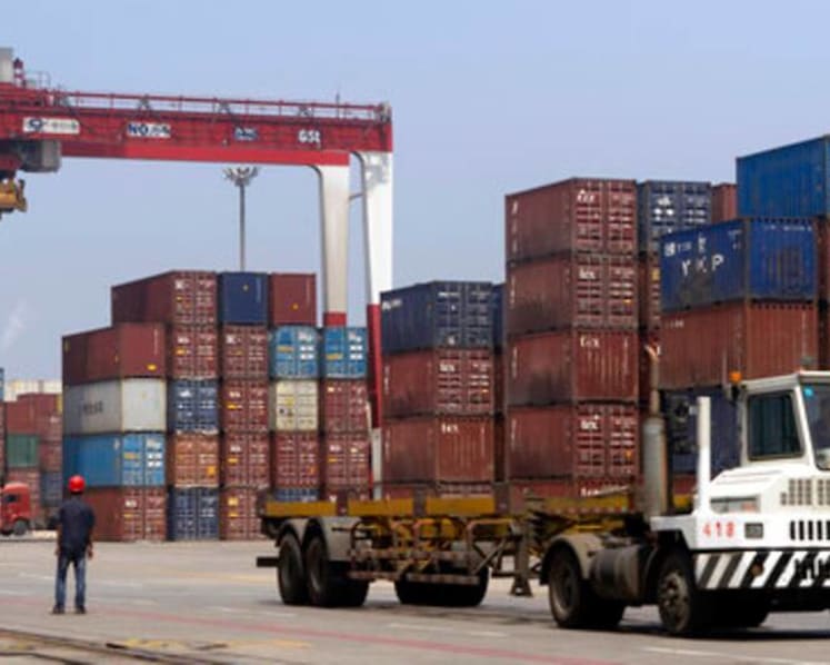 China tightens restrictions on Australian exports
