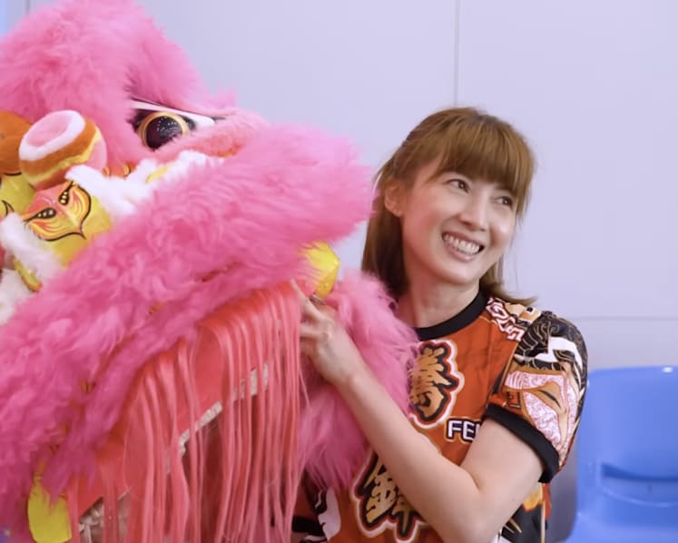 Jeanette Aw only had 3 hours to learn lion dance before performing at a nursing home