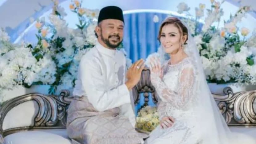 Penyanyi Cat Farish kini bergelar suami kepada Shikin Maembong