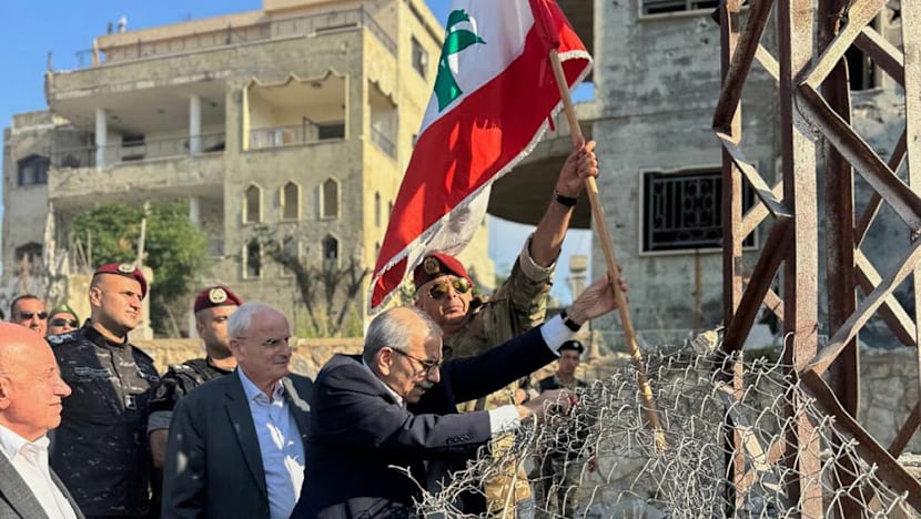 Lebanon PM says Beirut working for 'complete Israeli withdrawal'