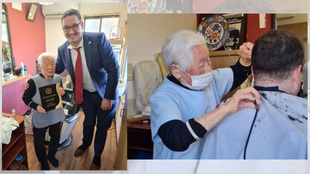 世界上最年长理发师高龄107岁仍为客人理发 “全心全意地走这条路”