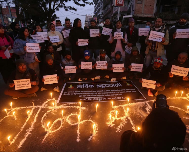 Relatives protest slow autopsy of Nepal plane crash victims