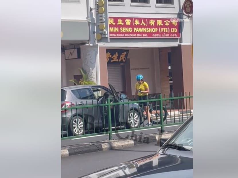 In a scene from a 39-second video published on Facebook page Beh Chia Lor, a cyclist and a car driver are apparently obstructing traffic along East Coast Road before the cyclist jumps onto the car bonnet. In a scene from a 39-second video published on Facebook page Beh Chia Lor, a cyclist and a car driver are apparently obstructing traffic along East Coast Road before the cyclist jumps onto the car bonnet.