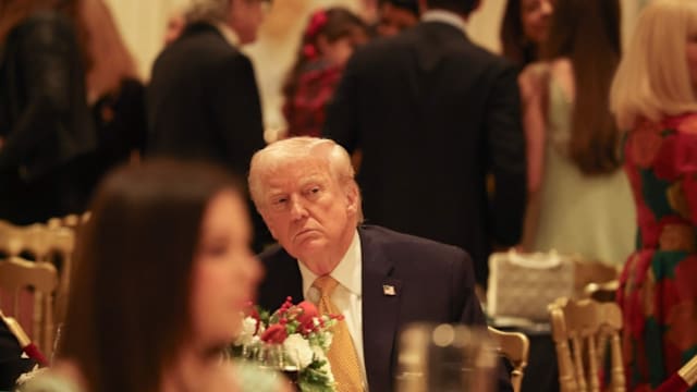 特朗普平安夜送圣诞祝福 借机抨击民主党人为“激进左翼渣滓”