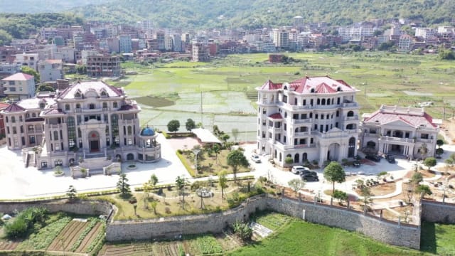 嫌犯被爆发达后砸重金家乡建豪华别墅