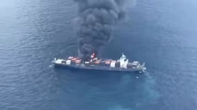 新加坡注册集装箱船在印度岸外失火 四名船员下落不明