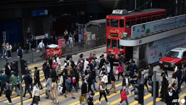香港冻结全体公务员和所有行政机关人员薪酬