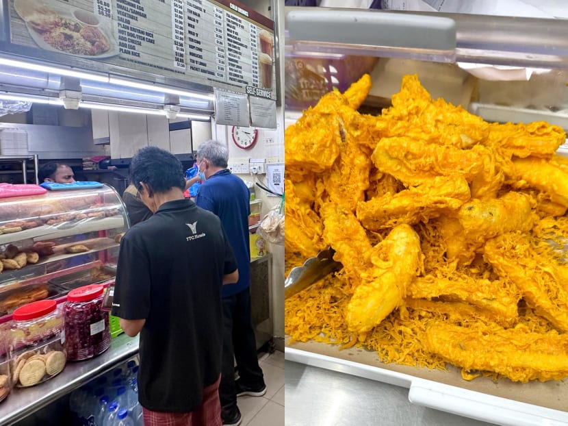 This eatery in City Hall sells banana fritters at just 50 cents, attracts long queues This eatery in City Hall sells banana fritters at just 50 cents, attracts long queues