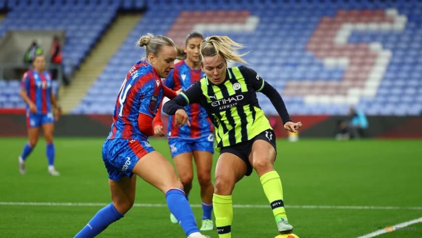 Manchester City stay top of WSL with easy win over Crystal Palace