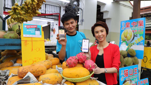 刘燕玲：明年邻里购物券 在邻里商店和大型超市使用各半