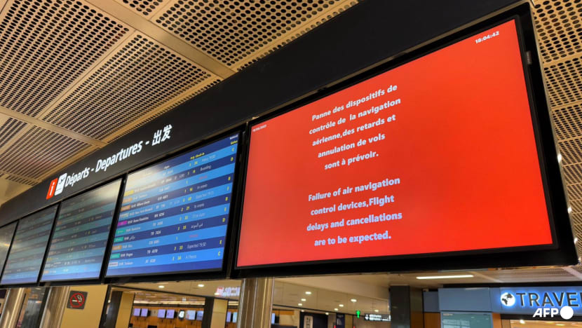 Paris airport chaos to enter second day after air traffic breakdown Paris airport chaos to enter second day after air traffic breakdown