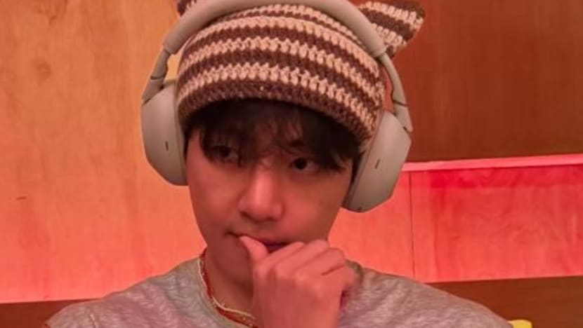 V BTS akui suka overthinking absurd sebelum tidur, sering kena gangguan pencernaan