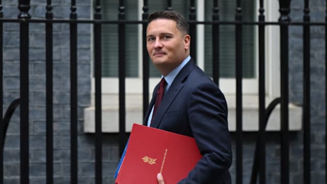 英国工党党争白热化  传卫生部长拟挑战斯塔默党魁之位