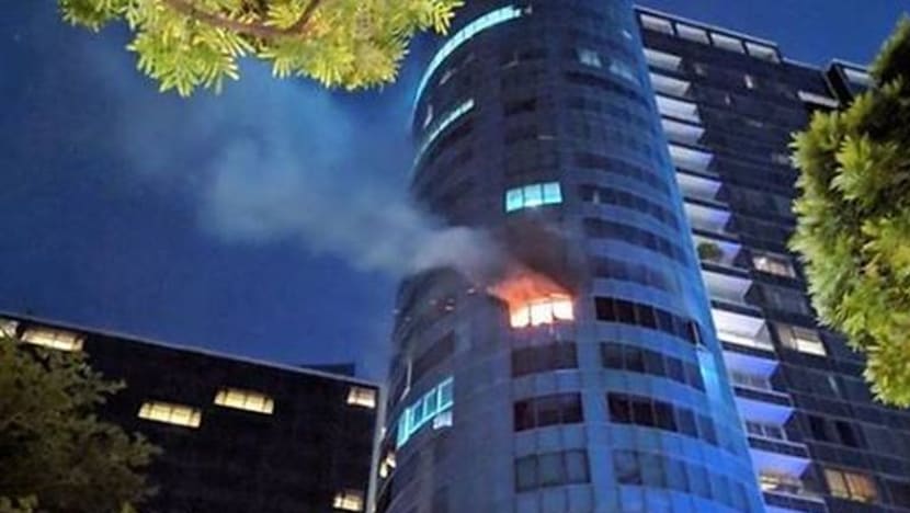 Kebakaran di St Regis Residences: 1 cedera, penghuni lain dipindahkan Kebakaran di St Regis Residences: 1 cedera, penghuni lain dipindahkan