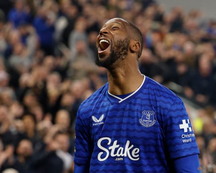Rosenior bemoans 'cheap goals' as Everton thump Chelsea