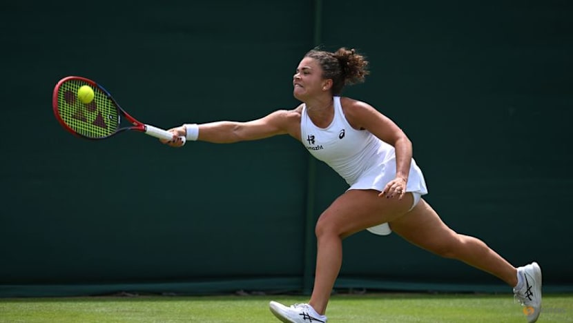 Serena and Wawrinka go down fighting at Wimbledon