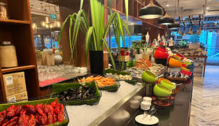 Buffet உணவகங்களில் நேரம் முடிந்தவுடன் மீதமாகும் உணவு என்ன செய்யப்படுகிறது?