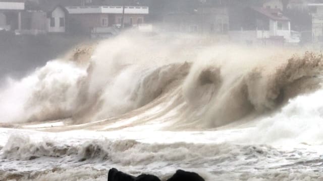 台风轩岚诺逼近 韩国济州发布警报