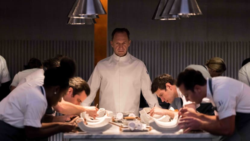  The Menu Review: The Ralph Fiennes-Starring Culinary Horror Is Tasty & Nasty