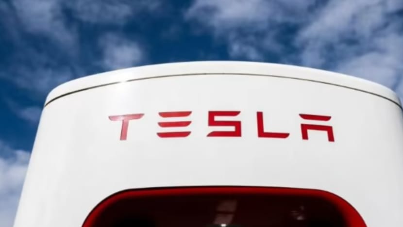 Tesla tarik balik 13,000 kenderaan elektrik susuli masalah bateri
