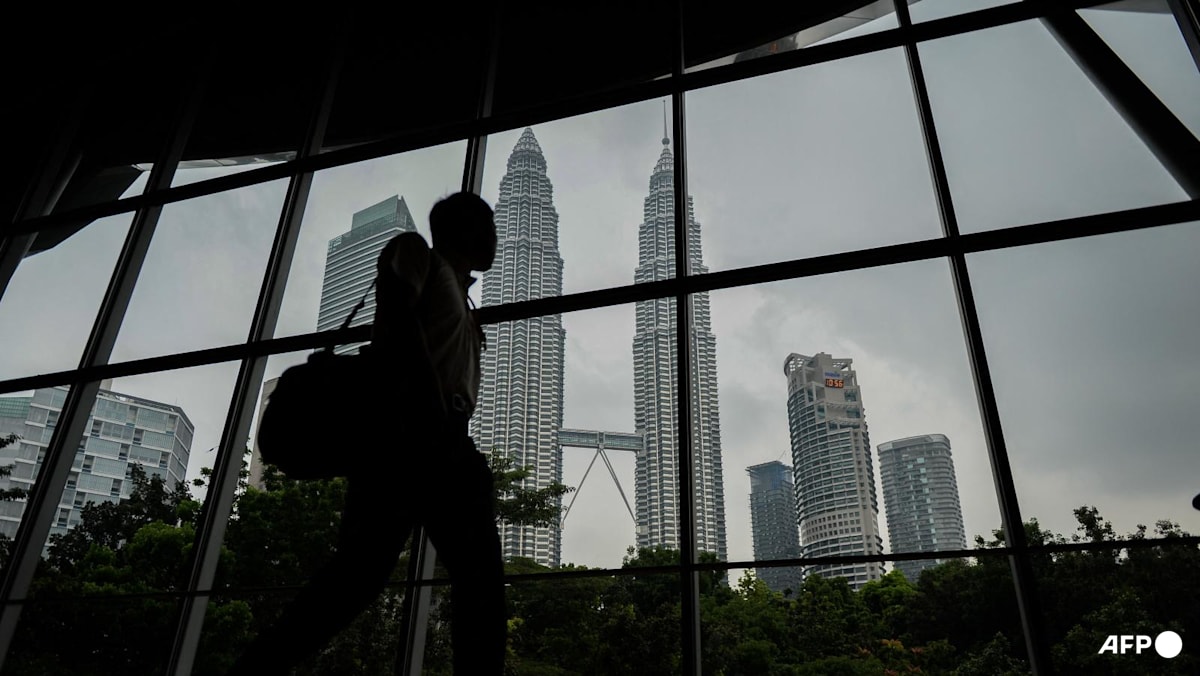 Malaysia’s wage growth lags behind GDP as ‘top firms are not