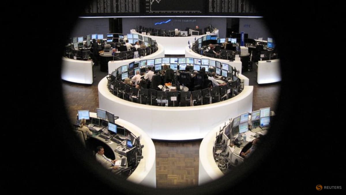 Stocks gain as investors take heart from upbeat earnings, dip in oil