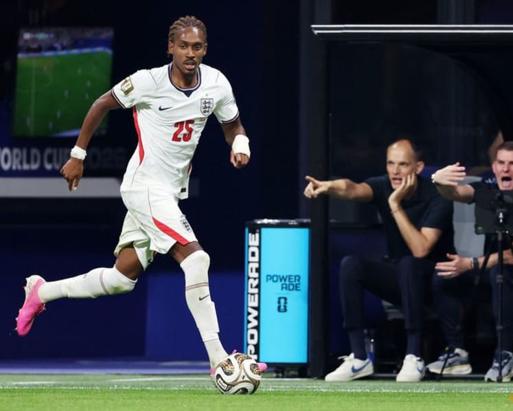 Inter sign England's Spence from Tottenham