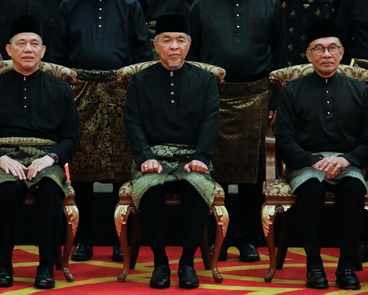 New Malaysian Cabinet led by Anwar Ibrahim sworn in at the national palace