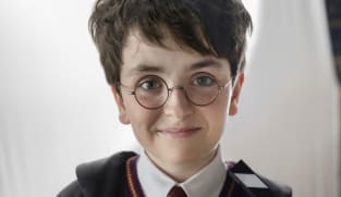 Intip penampilan gemas Dominic McLaughlin sebagai Harry Potter untuk serial HBO